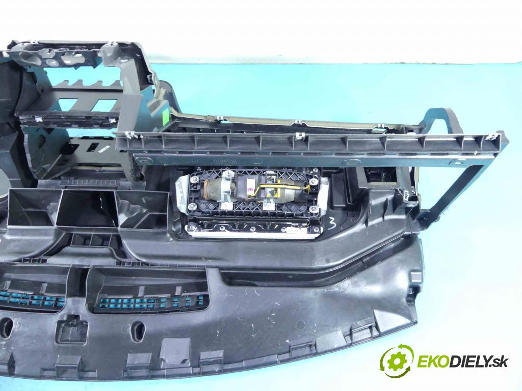 Vw Golf VI 2008-2013 1.6 tdi 105 HP automatic 77 kW 1598 cm3 5- kokpit,pristrojová doska rozdeľovacia