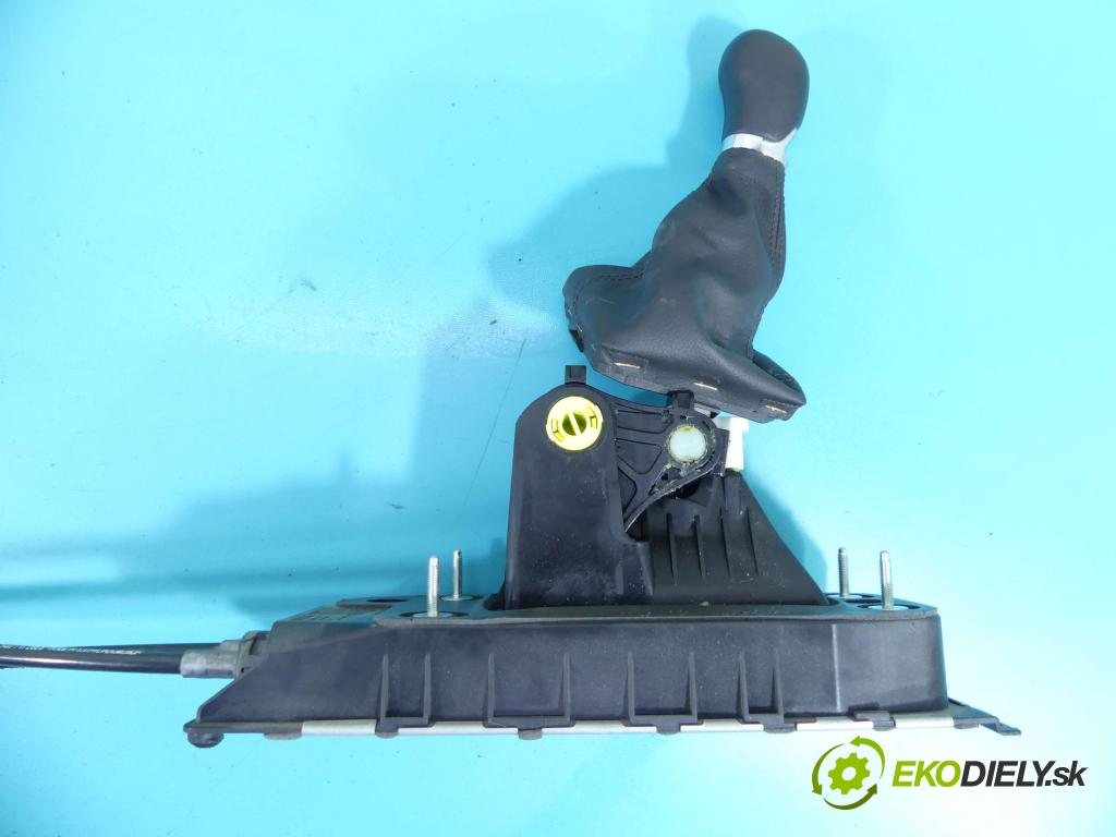 Skoda Octavia III 2013- 1.6 tdi 110 HP manual 81 kW 1598 cm3 5- Páka: Změny: stupeň,rýchlosť 5Q0711061E (Rýchlostné páky / kulisy)