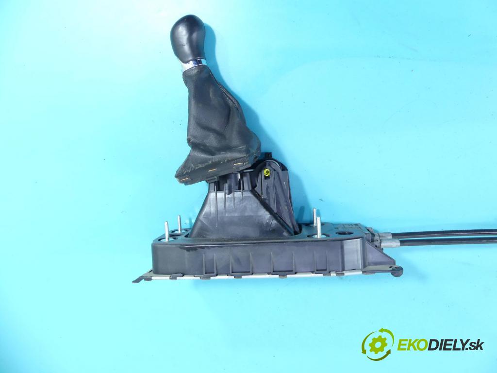 Skoda Octavia III 2013- 1.6 tdi 110 HP manual 81 kW 1598 cm3 5- Páka: Změny: stupeň,rýchlosť 5Q0711061E (Rýchlostné páky / kulisy)