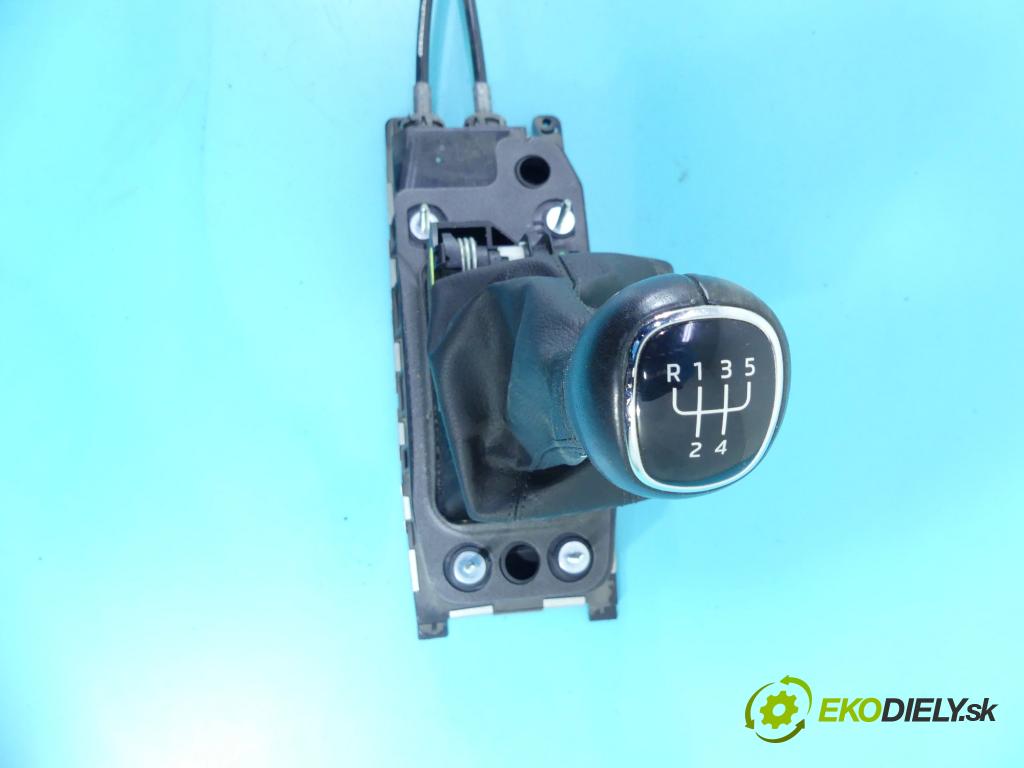 Skoda Octavia III 2013- 1.6 tdi 110 HP manual 81 kW 1598 cm3 5- Páka: Změny: stupeň,rýchlosť 5Q0711061E (Rýchlostné páky / kulisy)