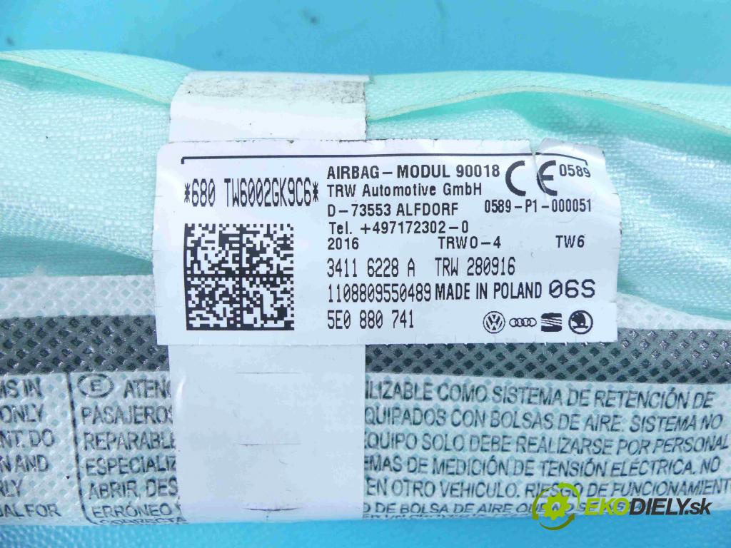Skoda Octavia III 2013- 1.6 tdi 110 HP manual 81 kW 1598 cm3 5- clona ľavé 5E0880741