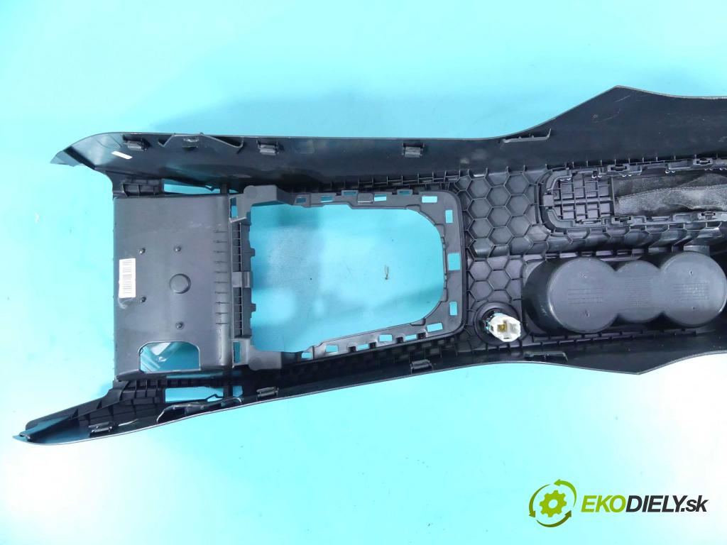 Skoda Octavia III 2013- 1.6 tdi 110 HP manual 81 kW 1598 cm3 5- operadlo 5E1863241C (Lakťové opierky)