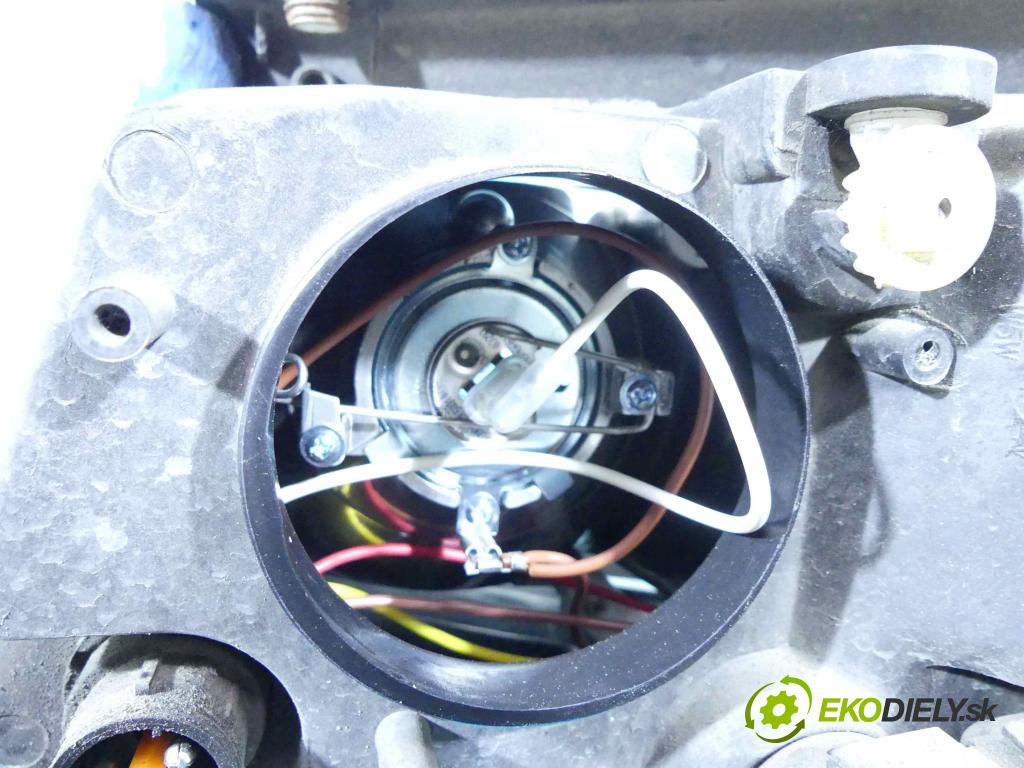 Vw Passat B5 1995-2005 1.9 tdi 110 HP manual 81 kW 1896 cm3 5- Reflektor: pravý  (Pravé)