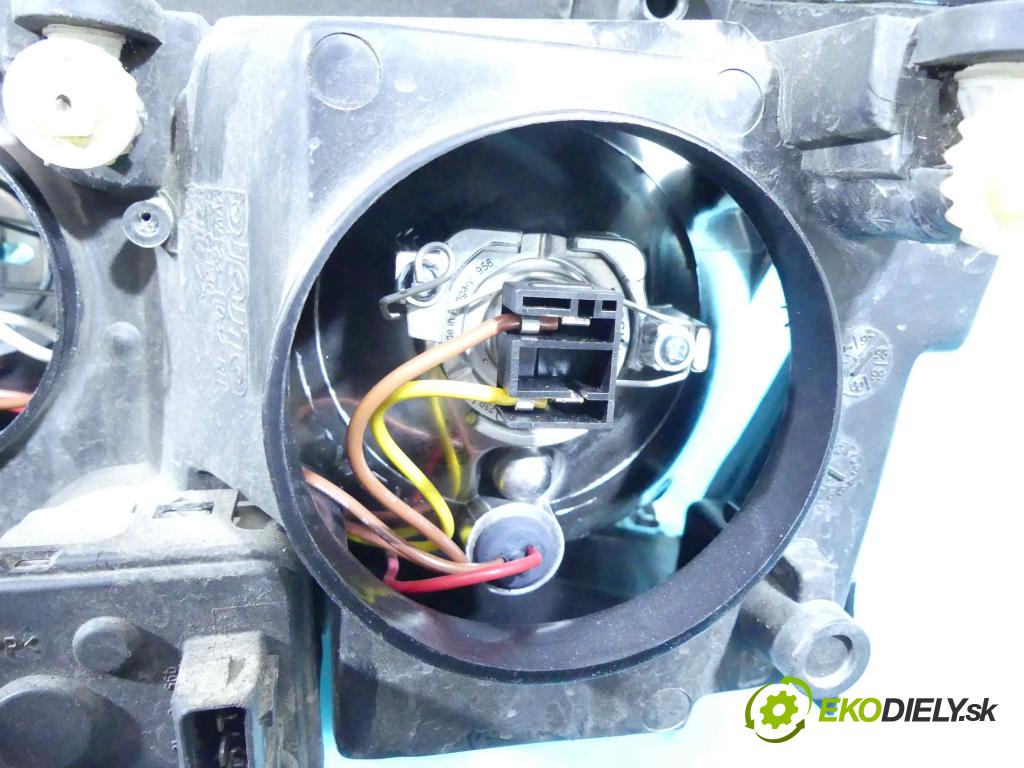 Vw Passat B5 1995-2005 1.9 tdi 110 HP manual 81 kW 1896 cm3 5- Reflektor: pravý  (Pravé)