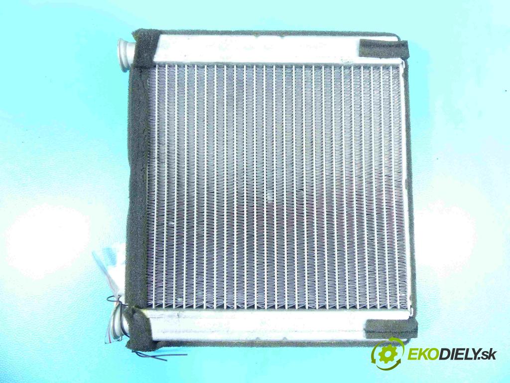 Audi A8 D3 2002-2009 3.0 tdi 232KM automatic 171 kW 2967 cm3 4- radiátor  (Radiátory topení)