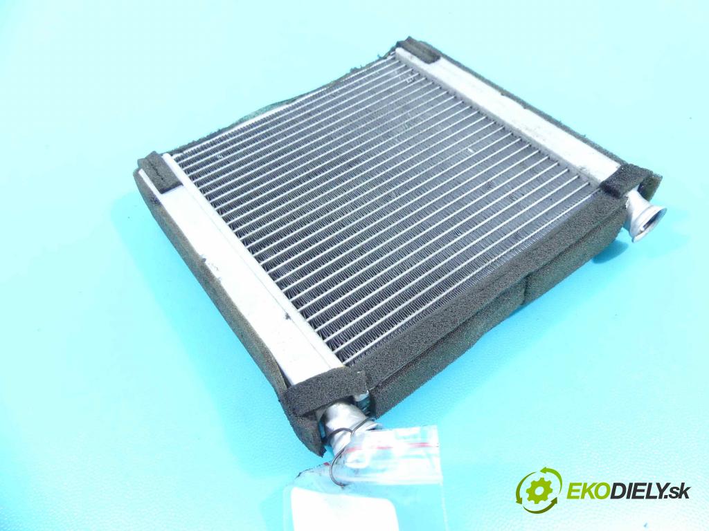 Audi A8 D3 2002-2009 3.0 tdi 232KM automatic 171 kW 2967 cm3 4- radiátor  (Radiátory topení)