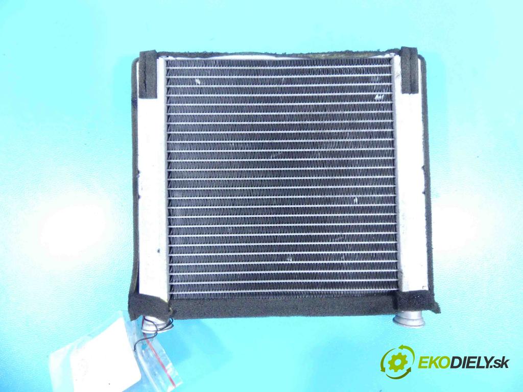 Audi A8 D3 2002-2009 3.0 tdi 232KM automatic 171 kW 2967 cm3 4- radiátor  (Radiátory topení)
