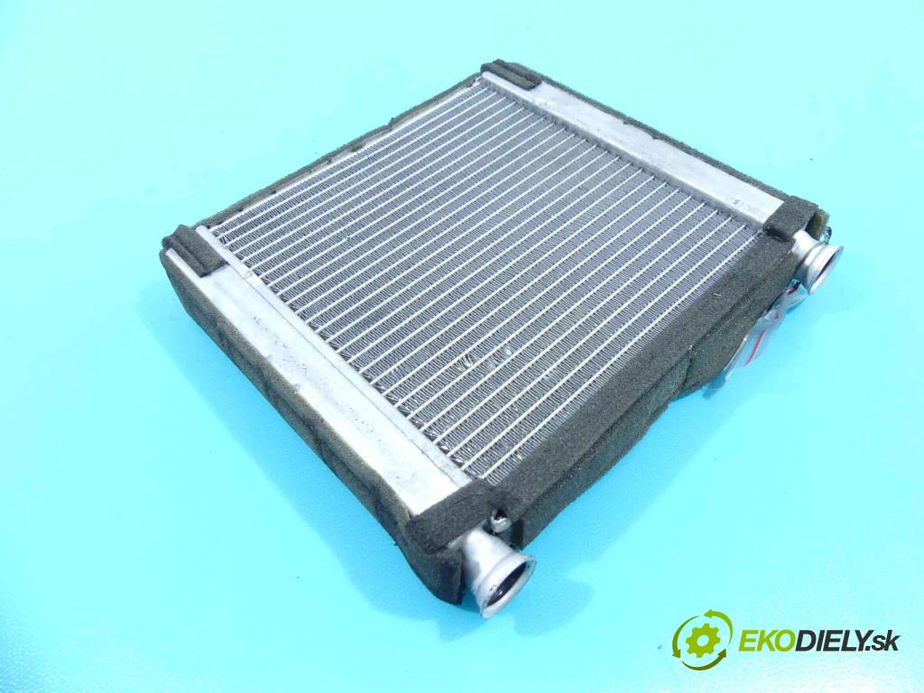 Audi A8 D3 2002-2009 3.0 tdi 232KM automatic 171 kW 2967 cm3 4- radiátor  (Radiátory topení)