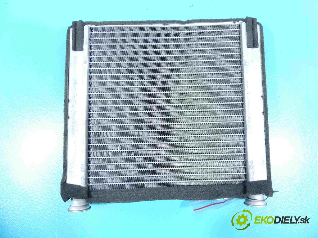 Audi A8 D3 2002-2009 3.0 tdi 232KM automatic 171 kW 2967 cm3 4- radiátor  (Radiátory topení)