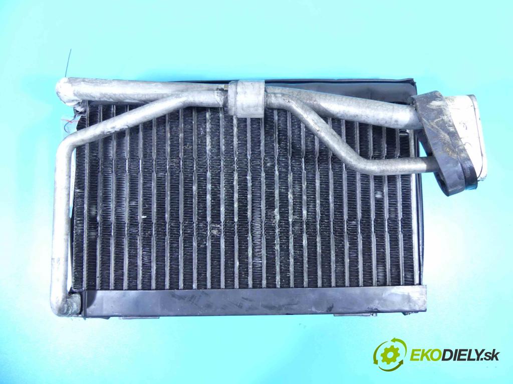 Audi A8 D3 2002-2009 3.0 tdi 232KM automatic 171 kW 2967 cm3 4- radiátor  (Radiátory topení)