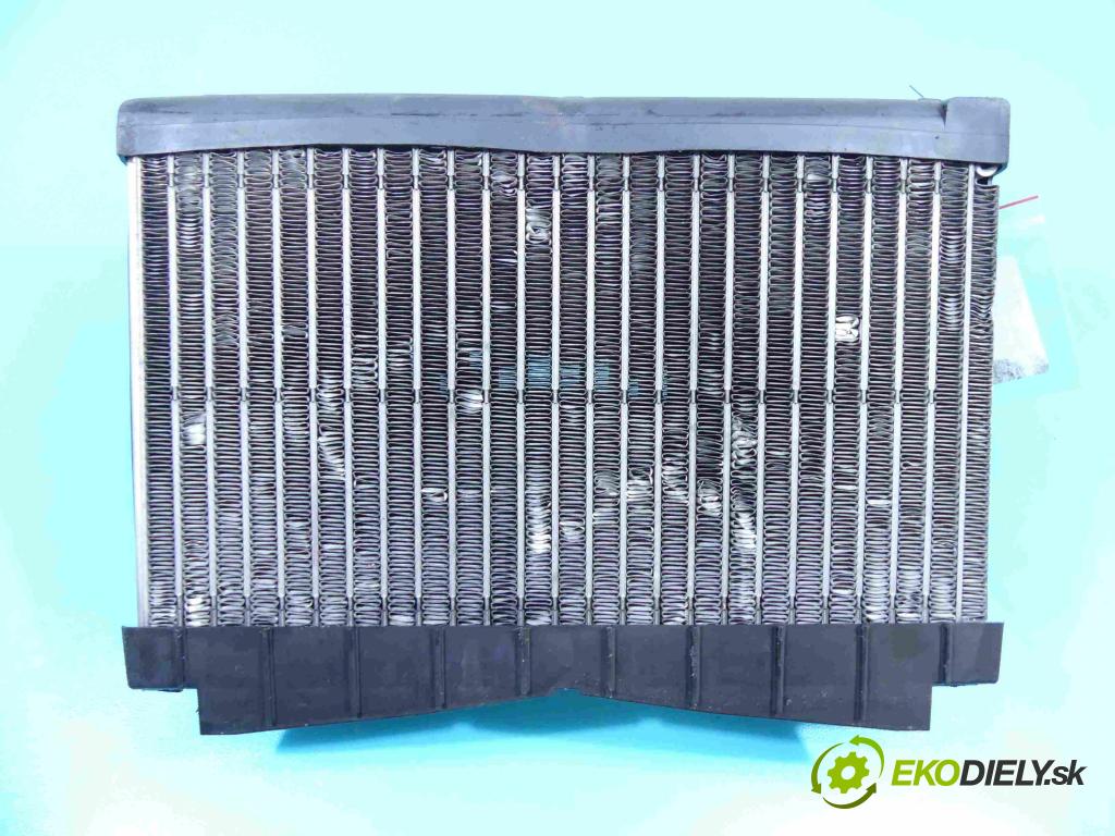 Audi A8 D3 2002-2009 3.0 tdi 232KM automatic 171 kW 2967 cm3 4- radiátor  (Radiátory topení)