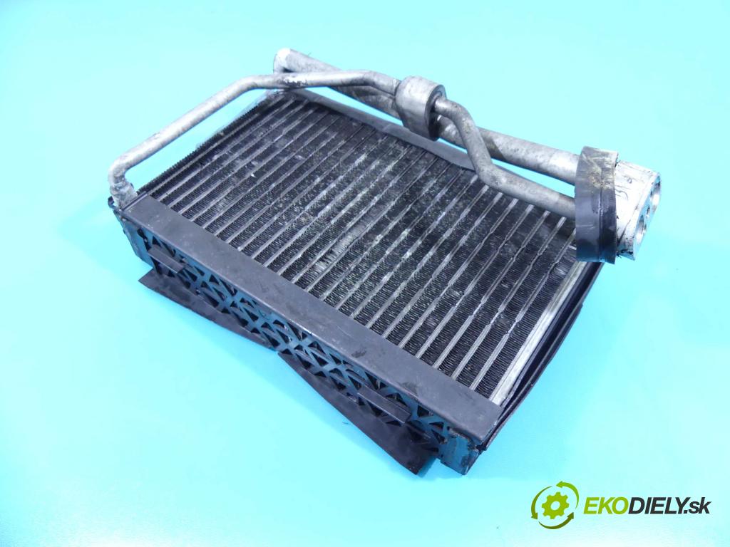 Audi A8 D3 2002-2009 3.0 tdi 232KM automatic 171 kW 2967 cm3 4- radiátor  (Radiátory topení)