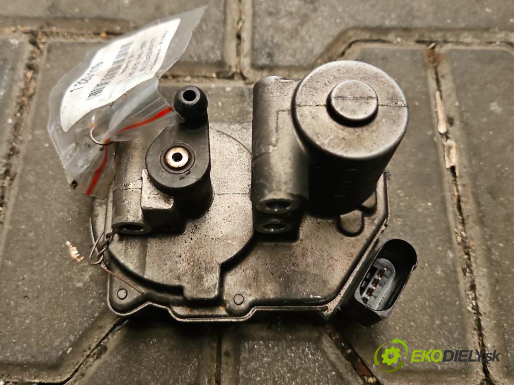 Audi A8 D3 2002-2009 3.0 tdi 232KM automatic 171 kW 2967 cm3 4- Ovladač: klapky: kolektora: 059129086 (Ostatní)