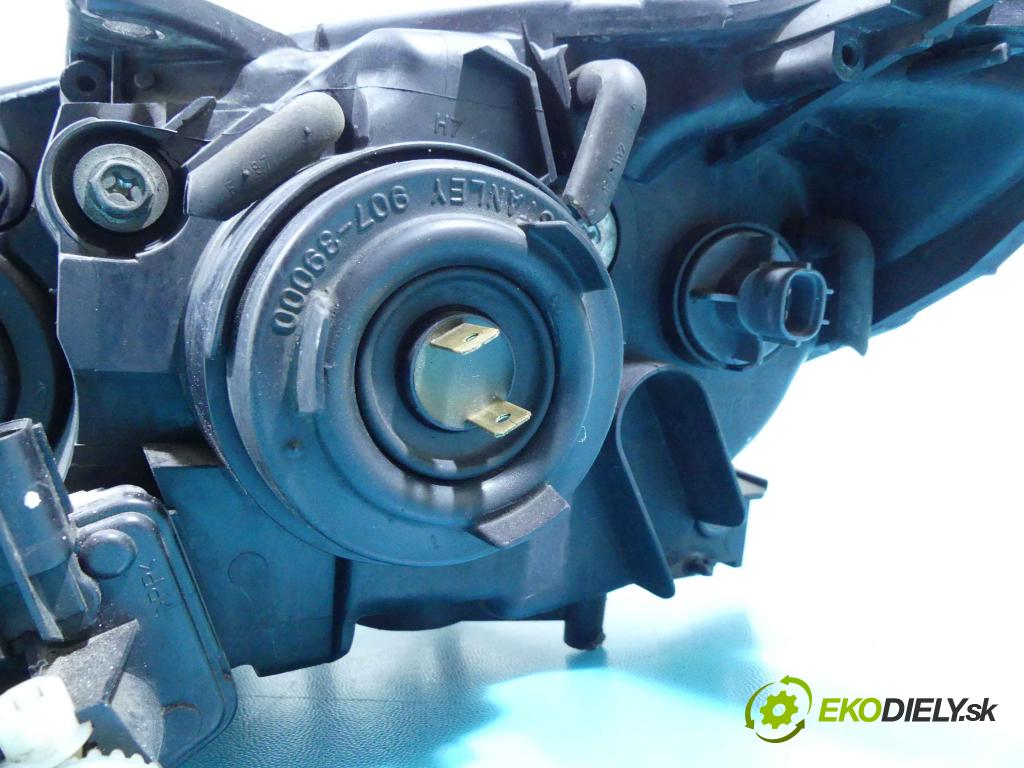 Mazda 3 I BK 2003-2009 1.6 citd 109 HP manual 80 kW 1560 cm3 5- Reflektor: pravý  (Pravé)