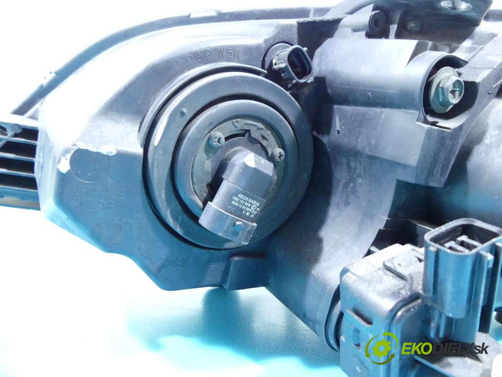 Mazda 3 I BK 2003-2009 1.6 citd 109 HP manual 80 kW 1560 cm3 5- Reflektor: pravý  (Pravé)