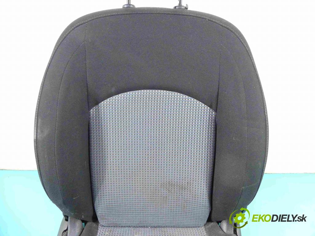 Peugeot 206 1.4 75 hp manual 55 kW 1360 cm3 5- Sedadlo pravý  (Sedačky, sedadla)