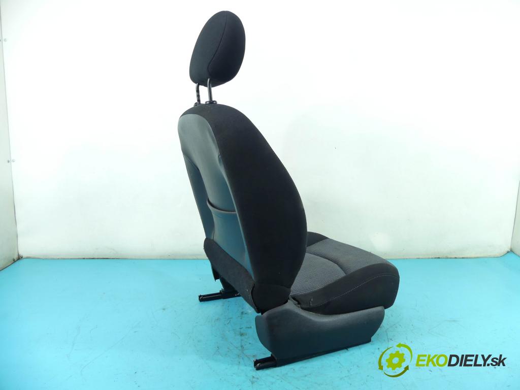 Peugeot 206 1.4 75 hp manual 55 kW 1360 cm3 5- Sedadlo pravý  (Sedačky, sedadla)