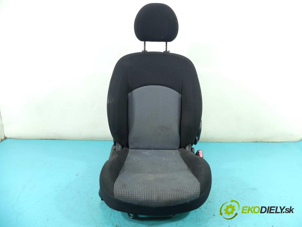 Peugeot 206 1.4 75 hp manual 55 kW 1360 cm3 5- Sedadlo pravý  (Sedačky, sedadla)