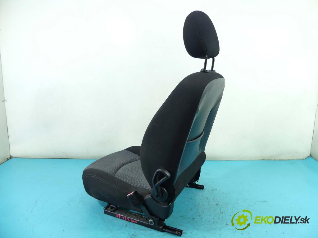 Peugeot 206 1.4 75 hp manual 55 kW 1360 cm3 5- Sedadlo pravý  (Sedačky, sedadla)