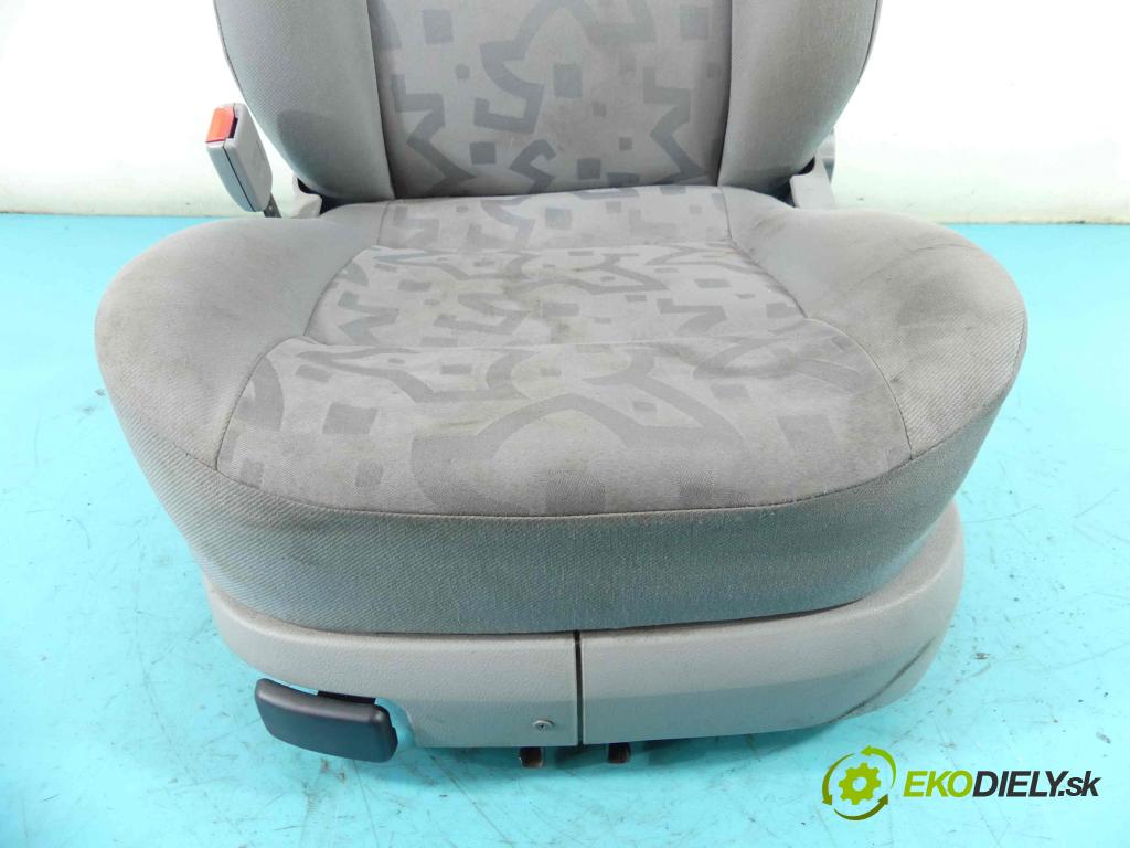 Vw Golf IV 1997-2003 1.4 16v 75 HP manual 55 kW 1390 cm3 5- Sedačka ľavý  (Sedačky, sedadlá)