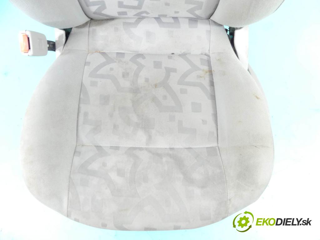 Vw Golf IV 1997-2003 1.4 16v 75 HP manual 55 kW 1390 cm3 5- Sedačka ľavý  (Sedačky, sedadlá)