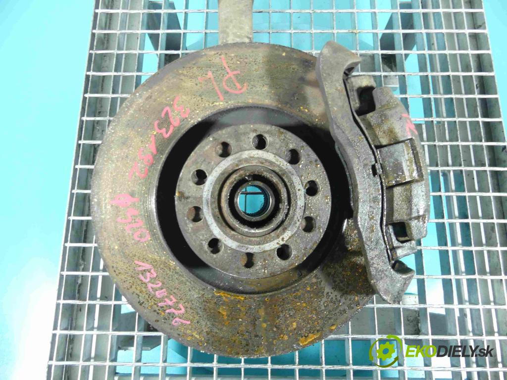 Audi A8 D3 2002-2009 3.0 tdi 232KM automatic 171 kW 2967 cm3 4- náboj ľavé  (Náboje)