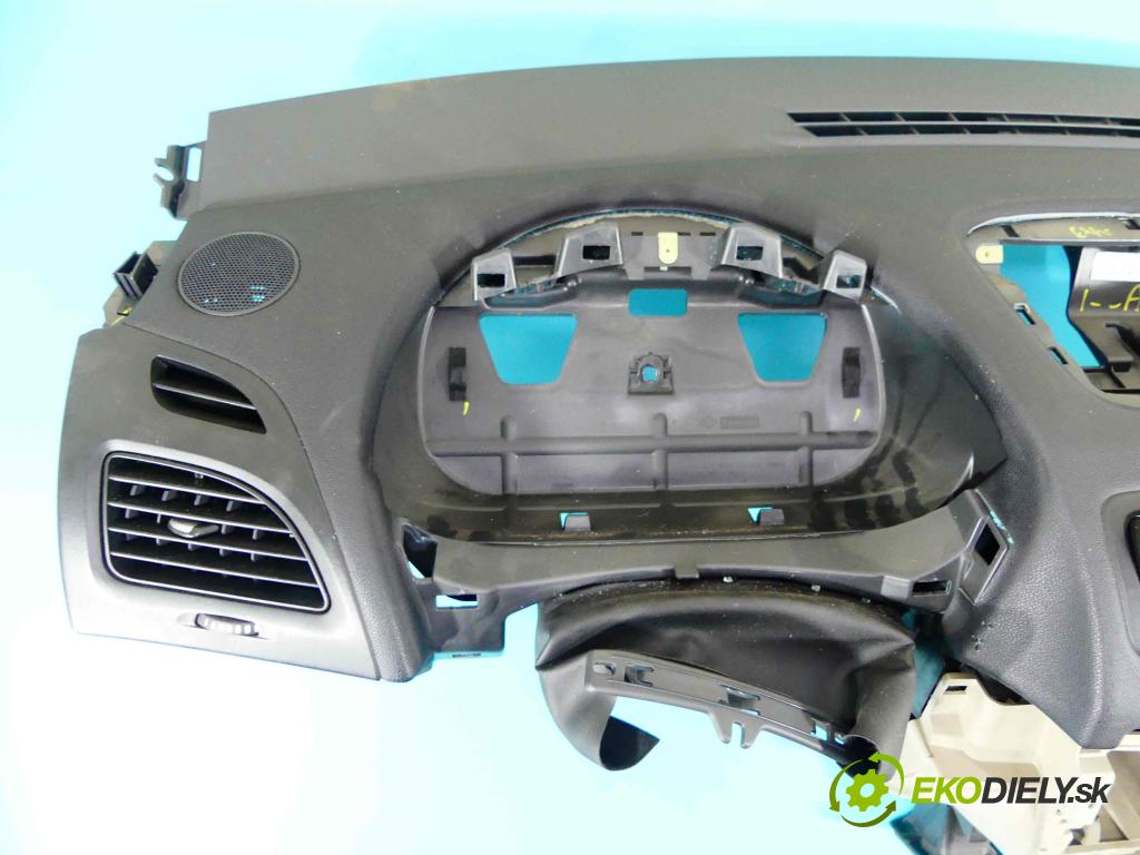 Renault Fluence 1.6 16V 110 HP manual 81 kW 1598 cm3 4- kokpit,pristrojová doska rozdeľovacia
