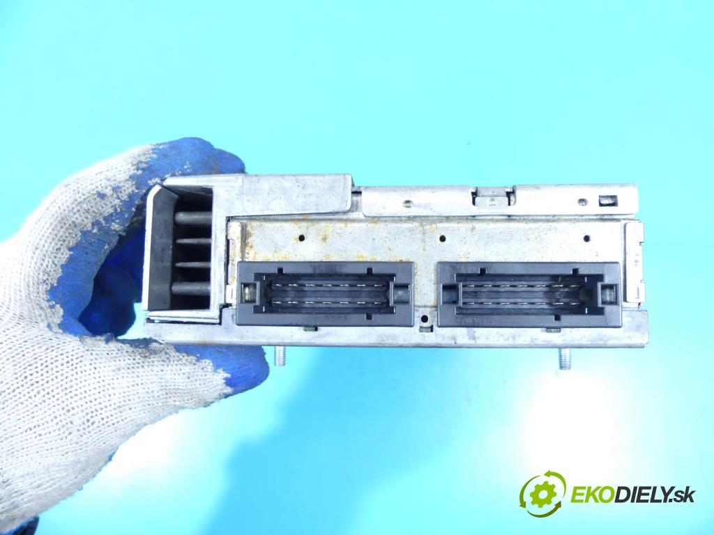 Mercedes S W221 2005-2013 3.0 cdi 235 HP automatic 173 kW 2987 cm3 4- Zesilovač: A2218701789 (Zosilňovače)