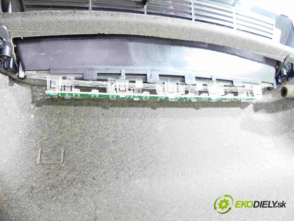 Jaguar XF I X250 2007-2015 3.0 TD V6 211KM automatic 155 kW 2993 cm3 4- zadná  (Pláta zadné)