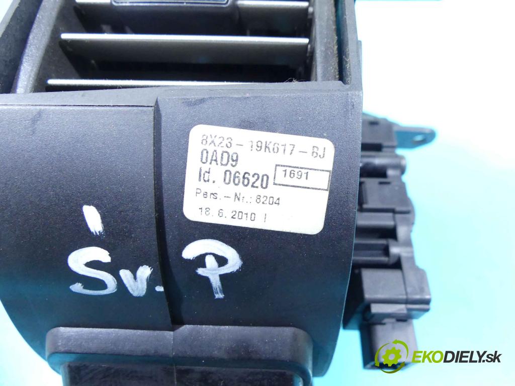 Jaguar XF I X250 2007-2015 3.0 TD V6 211KM automatic 155 kW 2993 cm3 4- Mřížka: kúrenia stredová 8X23-19K617-BJ (Mriežky kúrenia (fukáre))