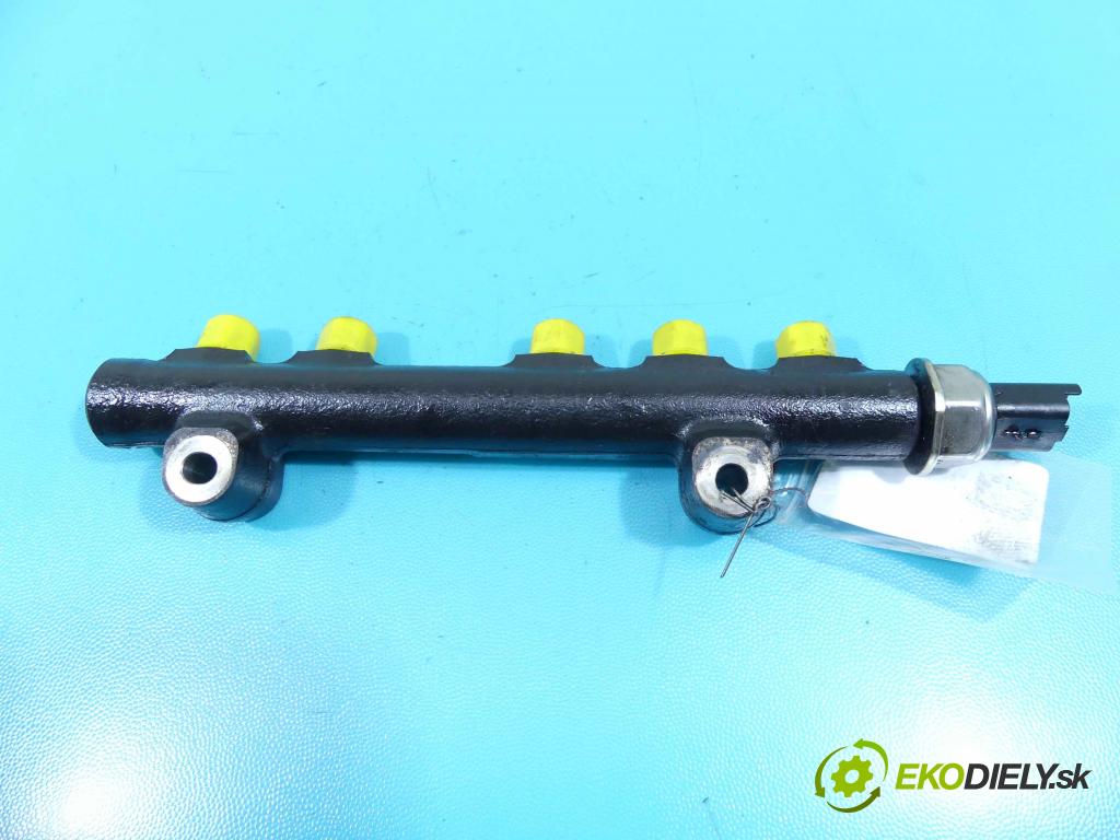 Volvo V40 II 2012-2019 1.6 D2 114 HP manual 84 kW 1560 cm3 5- lišta vstrekovacia 9685297580 (Vstrekovacie lišty)