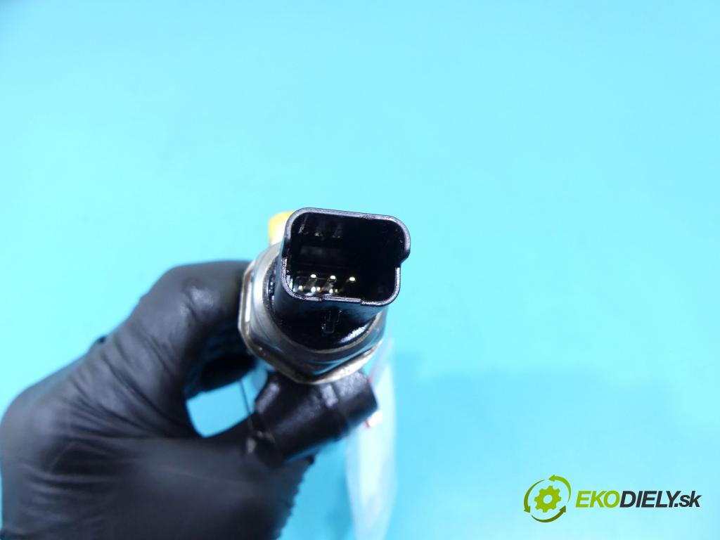 Volvo V40 II 2012-2019 1.6 D2 114 HP manual 84 kW 1560 cm3 5- lišta vstrekovacia 9685297580 (Vstrekovacie lišty)