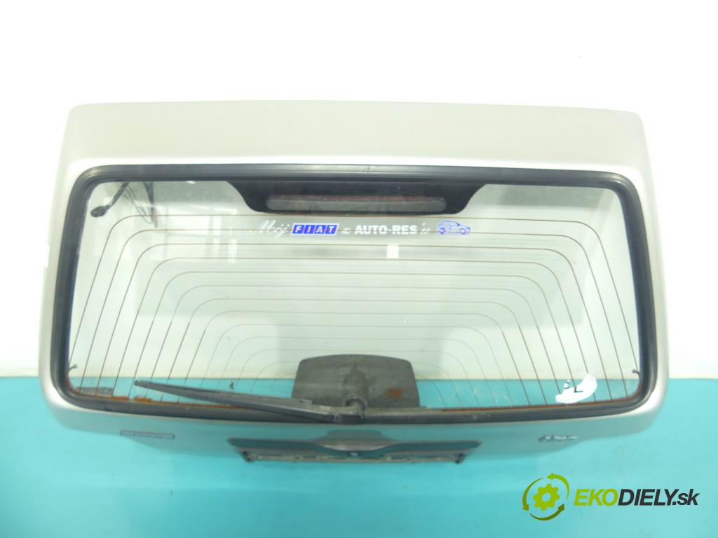 Fiat Uno 0.9 39 hp manual 29 kW 899 cm3 5- zadní kufrové dveře  (Zadní kapoty)