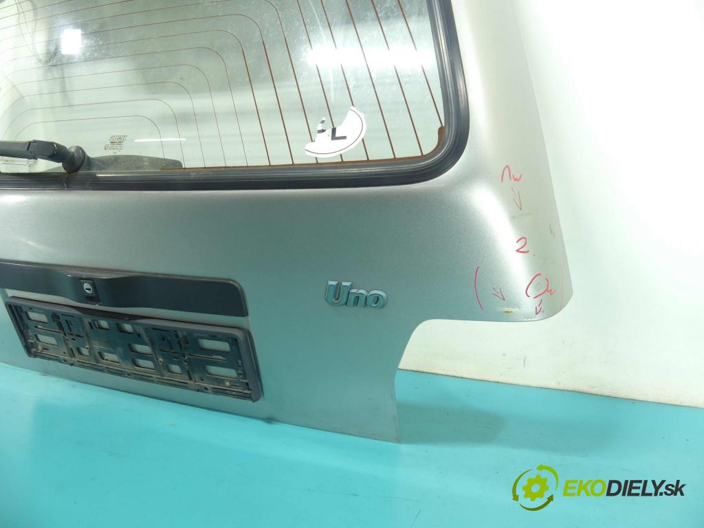 Fiat Uno 0.9 39 hp manual 29 kW 899 cm3 5- zadní kufrové dveře  (Zadní kapoty)