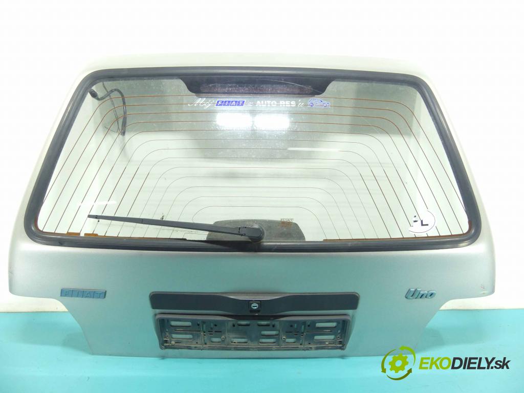 Fiat Uno 0.9 39 hp manual 29 kW 899 cm3 5- zadní kufrové dveře  (Zadní kapoty)