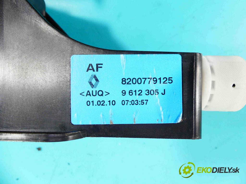 Renault Fluence 1.6 16V 110 HP manual 81 kW 1598 cm3 4- Páka: Změny: stupeň,rýchlosť 8200779125 (Rýchlostné páky / kulisy)