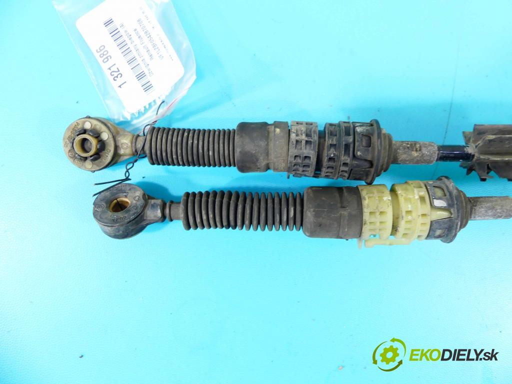 Renault Fluence 1.6 16V 110 HP manual 81 kW 1598 cm3 4- Páka: Změny: stupeň,rýchlosť 8200779125 (Rýchlostné páky / kulisy)