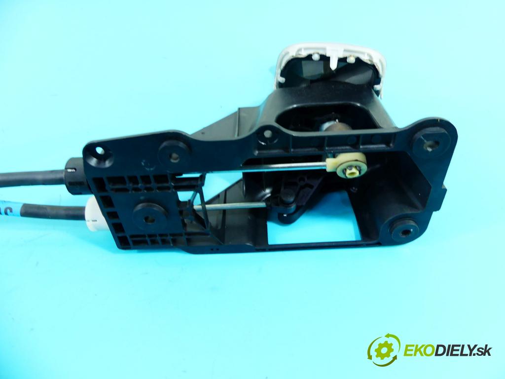 Renault Fluence 1.6 16V 110 HP manual 81 kW 1598 cm3 4- Páka: Změny: stupeň,rýchlosť 8200779125 (Rýchlostné páky / kulisy)