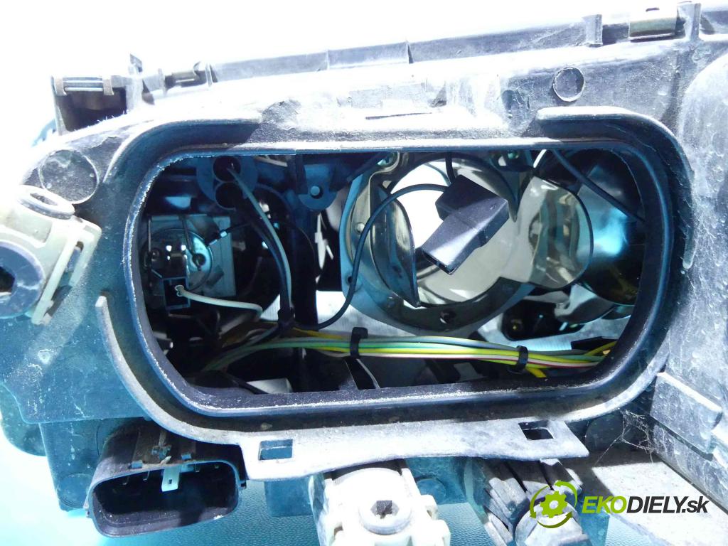 Mazda 6 I GG 2002-2007 2.0 citd 136 HP manual 100 kW 1998 cm3 5- Reflektor: pravý  (Pravé)