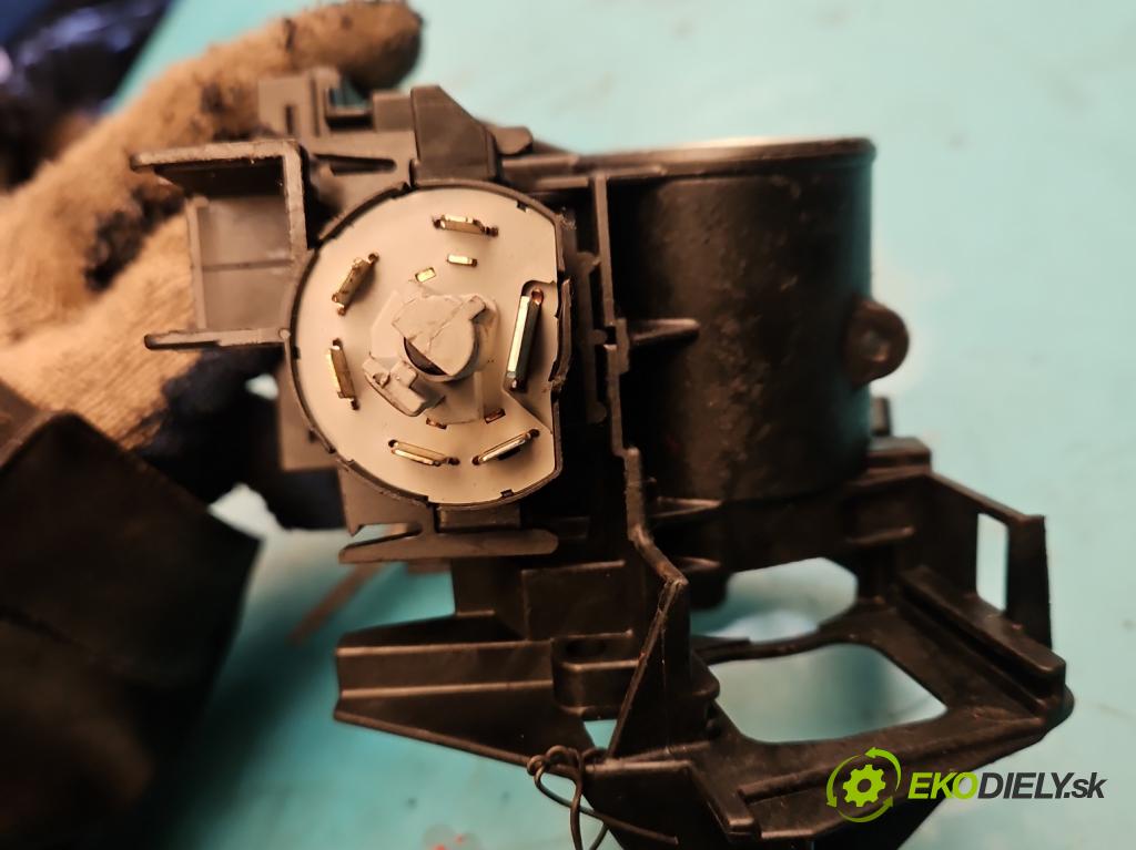 Opel Agila A 2000-2007 1.2 16v 75 HP manual 55 kW 1199 cm3 5- Spínačka  (Spínacie skrinky a kľúče)