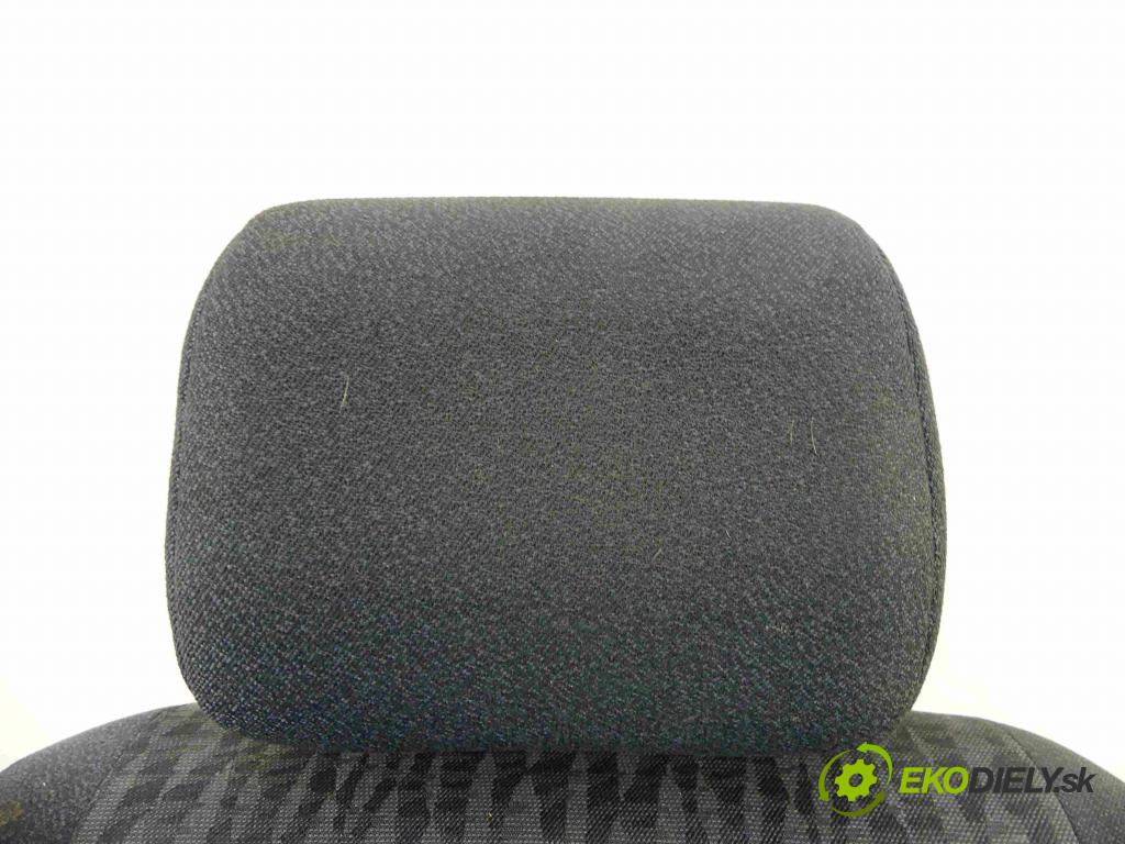 Toyota Corolla E12 2001-2009 2.0 d4d 90 HP manual 66 kW 1995 cm3 5- Sedačka pravý  (Sedačky, sedadlá)