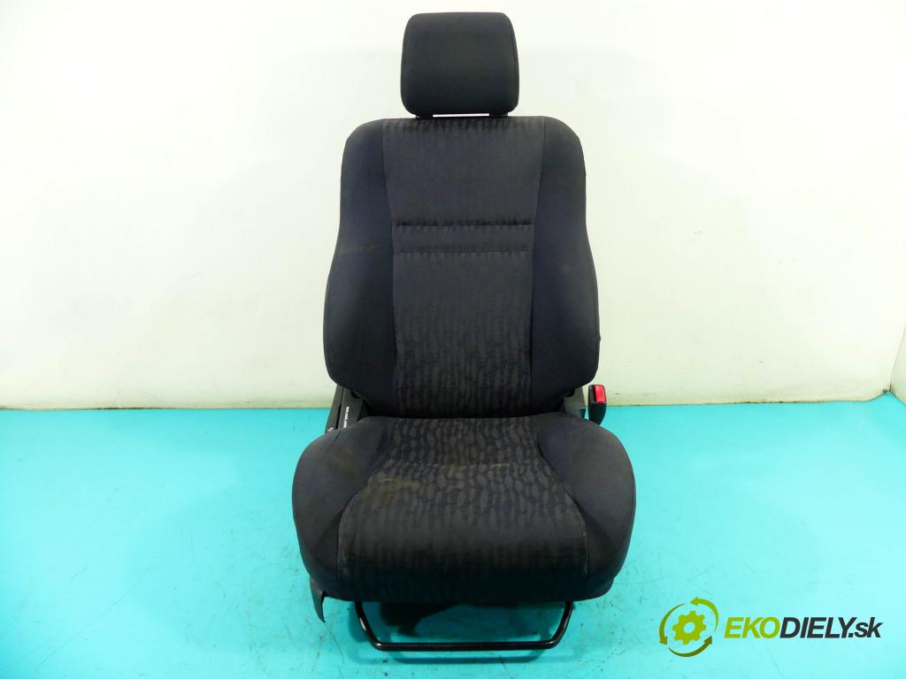 Toyota Corolla E12 2001-2009 2.0 d4d 90 HP manual 66 kW 1995 cm3 5- Sedačka pravý  (Sedačky, sedadlá)