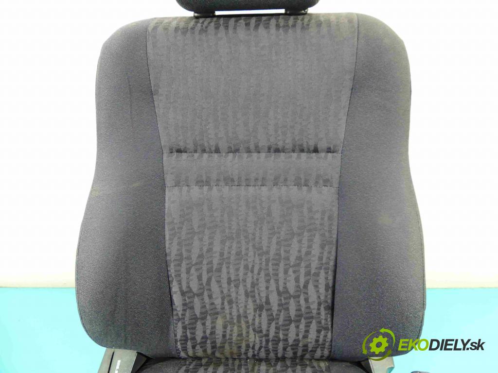 Toyota Corolla E12 2001-2009 2.0 d4d 90 HP manual 66 kW 1995 cm3 5- Sedačka pravý  (Sedačky, sedadlá)