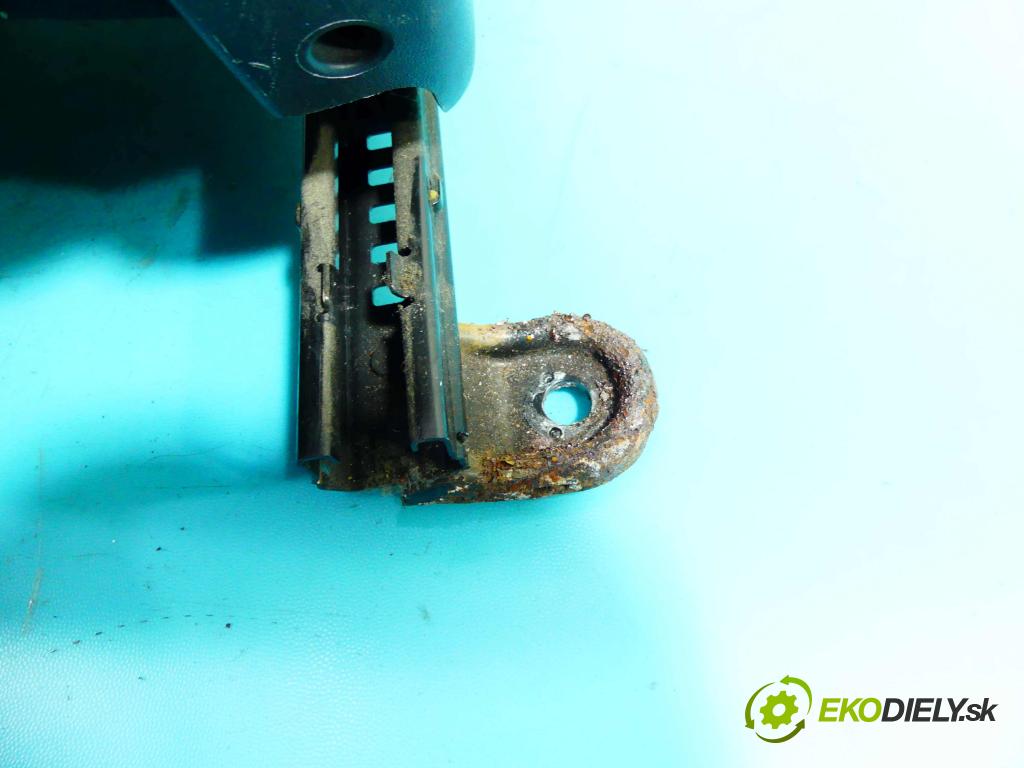 Toyota Corolla E12 2001-2009 2.0 d4d 90 HP manual 66 kW 1995 cm3 5- Sedačka pravý  (Sedačky, sedadlá)