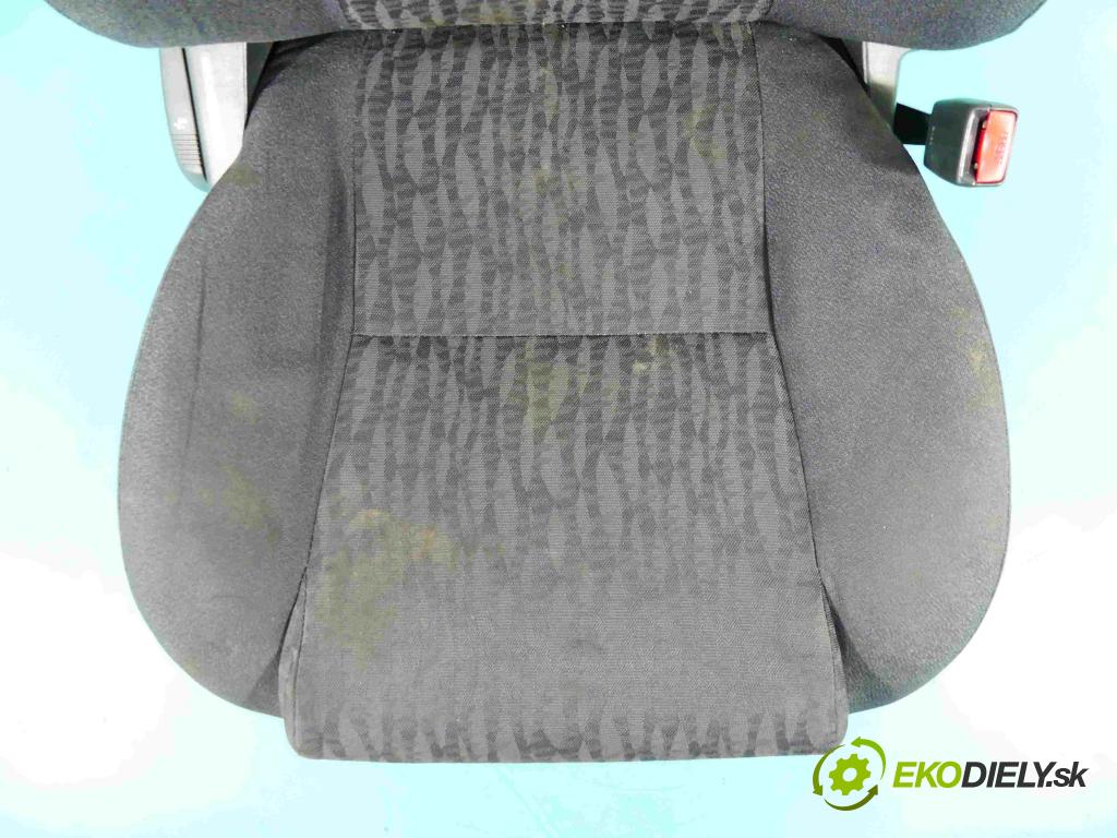 Toyota Corolla E12 2001-2009 2.0 d4d 90 HP manual 66 kW 1995 cm3 5- Sedačka pravý  (Sedačky, sedadlá)