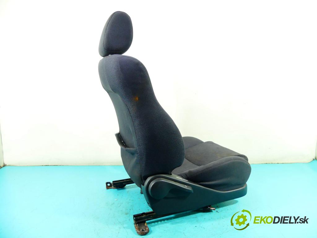 Toyota Corolla E12 2001-2009 2.0 d4d 90 HP manual 66 kW 1995 cm3 5- Sedačka pravý  (Sedačky, sedadlá)