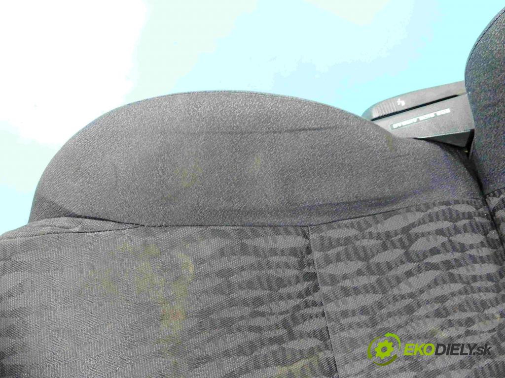 Toyota Corolla E12 2001-2009 2.0 d4d 90 HP manual 66 kW 1995 cm3 5- Sedačka pravý  (Sedačky, sedadlá)