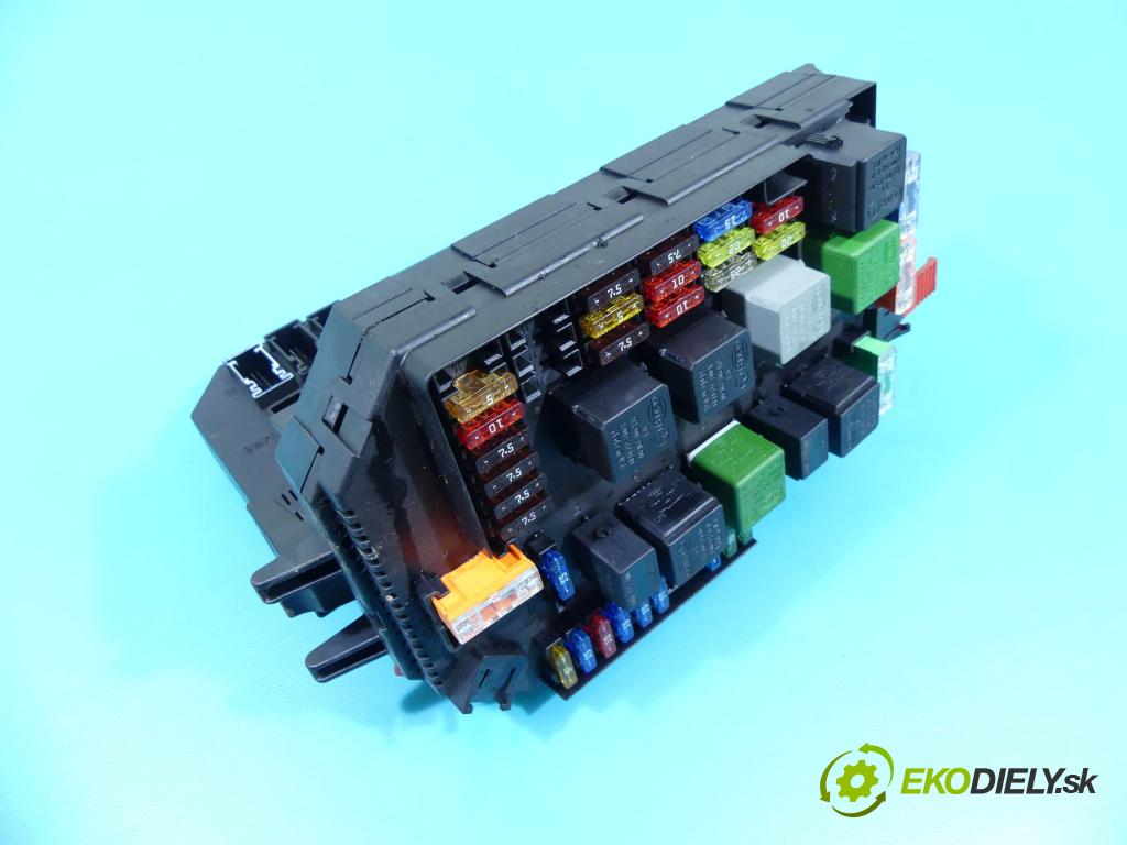 Mercedes S W221 2005-2013 3.0 cdi 235 hp automatic 173 kW 2987 cm3 4- skříňka pojistková A2215402450 (Pojistkové skříňky)