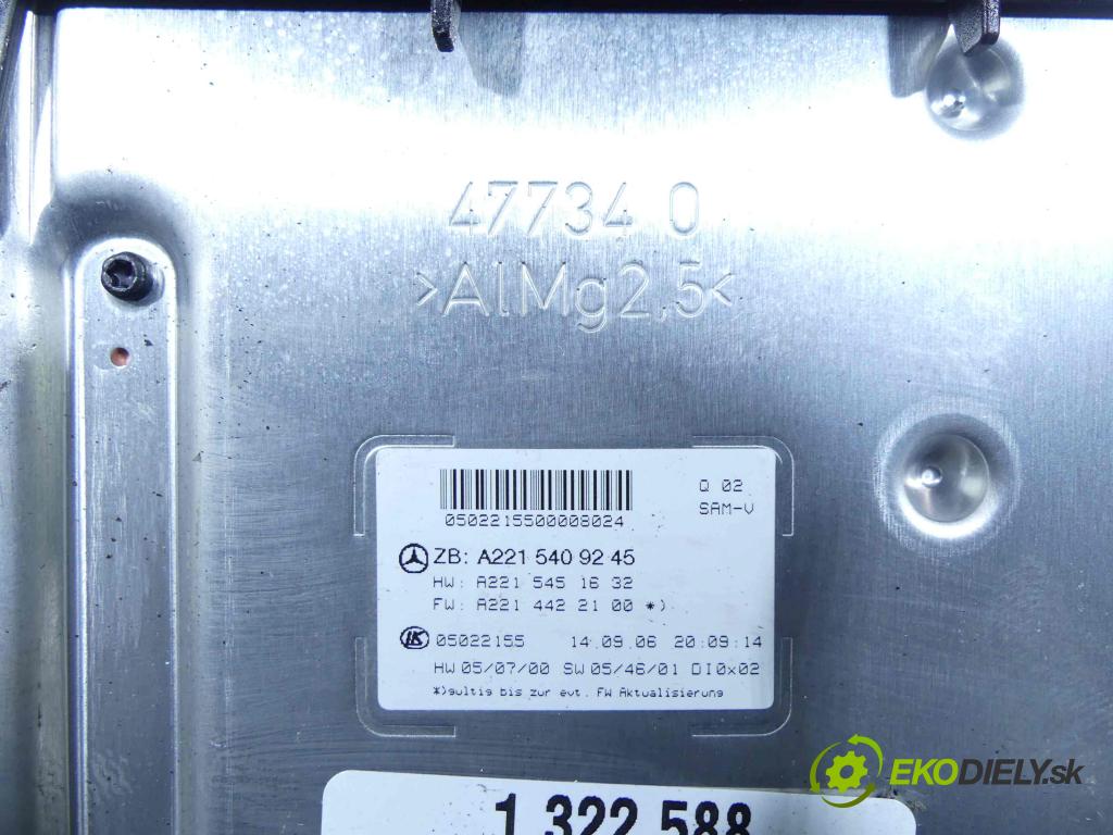 Mercedes S W221 2005-2013 3.0 cdi 235 hp automatic 173 kW 2987 cm3 4- skříňka pojistková A2215402450 (Pojistkové skříňky)