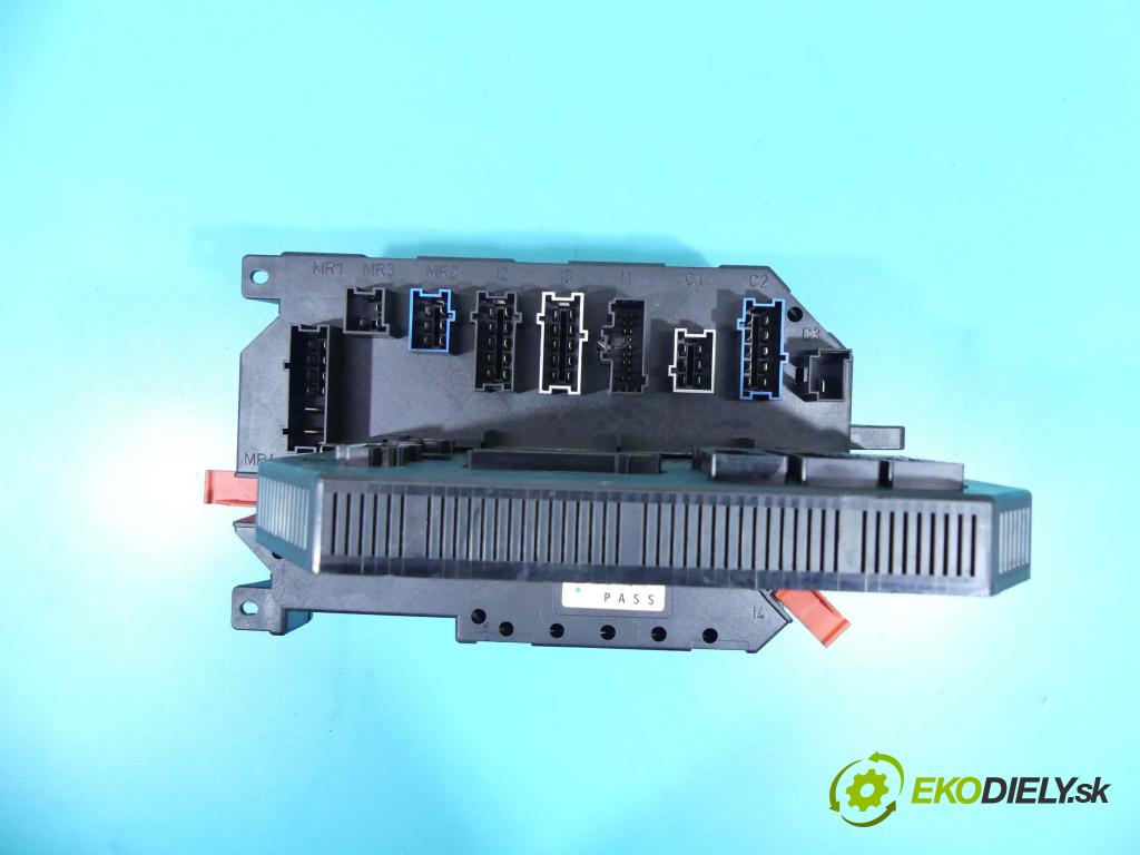 Mercedes S W221 2005-2013 3.0 cdi 235 hp automatic 173 kW 2987 cm3 4- skříňka pojistková A2215402450 (Pojistkové skříňky)